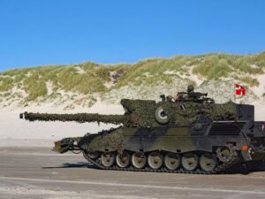 kampvogn_dk-billede-hvem-forsvarer-demokratiet-300x225 Hvem forsvarer demokratiet? Magt og legitimitet i dansk forsvars- og sikkerhedspolitik – Livestream fra Folkeuniversitetet Aarhus